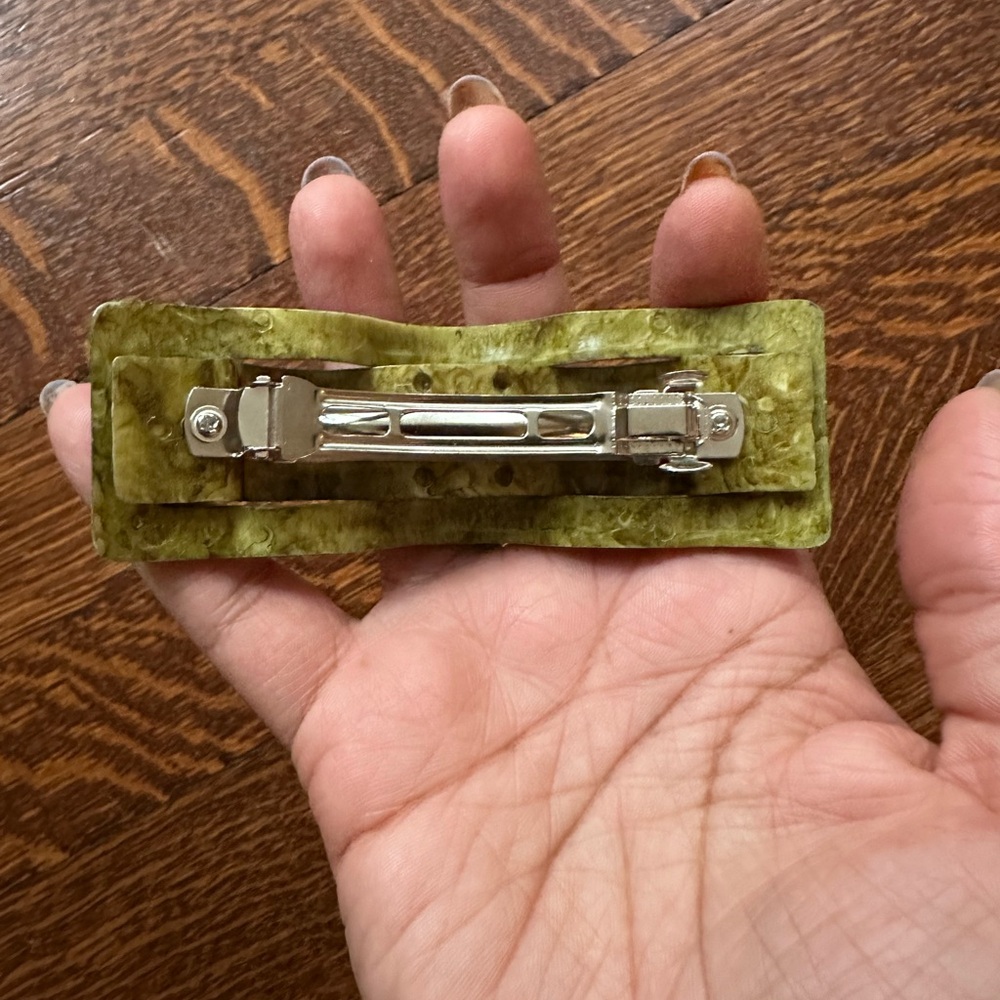 Vintage 90s Green Marbled Barrette – Sculptural Wave Hair Clip - Picture 5 of 6